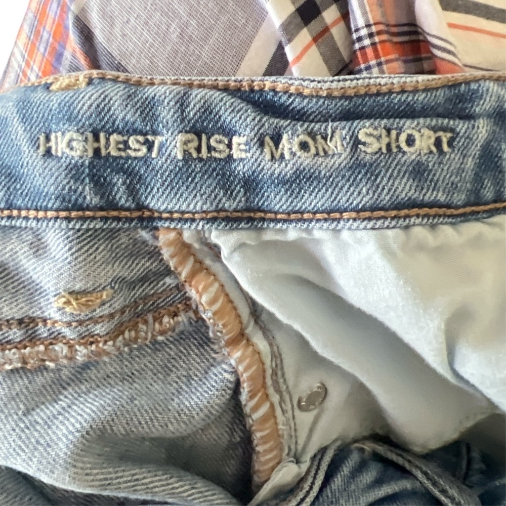 Women’s American Eagle Highest Rise Mom Short Size 4 - Picture 3 of 4